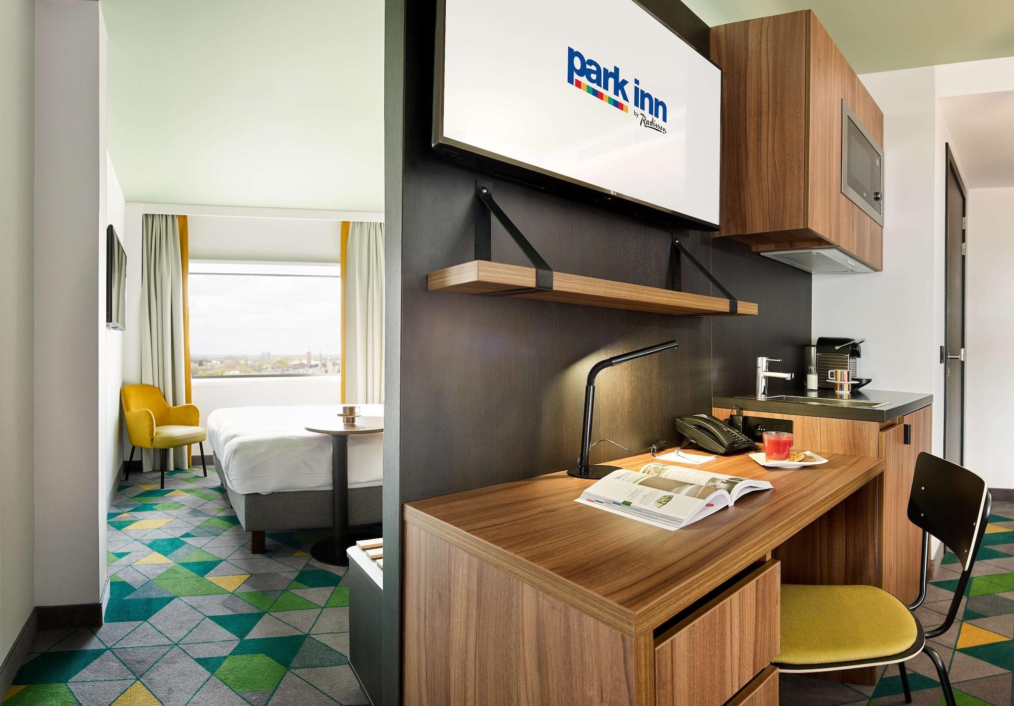 Park Inn By Radisson Hasselt Bagian luar foto